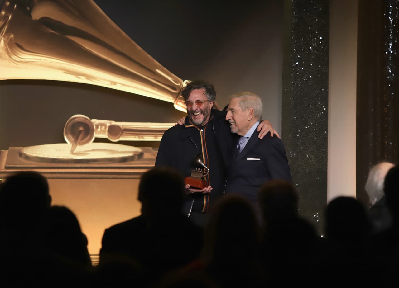 Fito Páez tuvo el honor de entregar este premio a su compatriota.