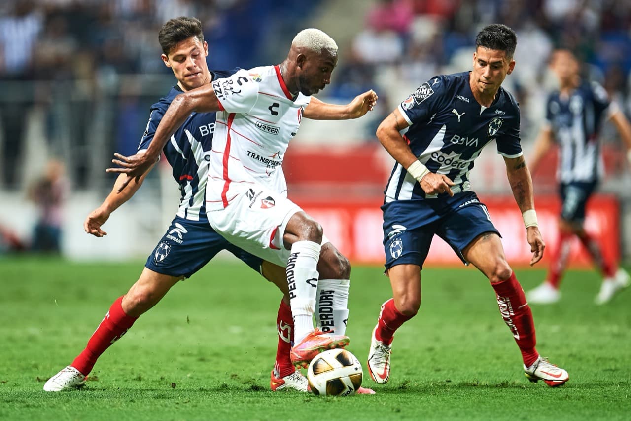 Rayados fue el equipo que más intentó y buscó al frente, pero Atlas se defendió bien y consiguió salir sin daños del Gigante de Acero.