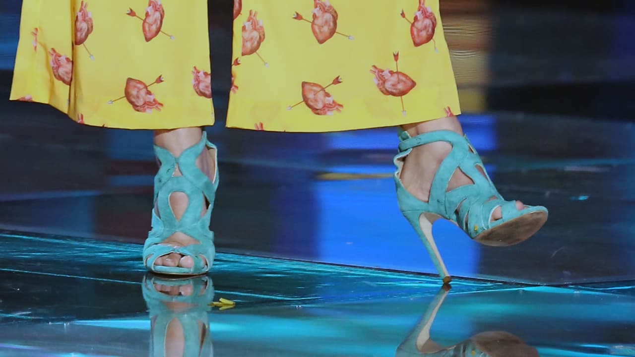 ¡Nos encantan sus zapatos! Sin duda el calzado que usó Paulina Gota es un grahn protagonista de este divertido y moderno look.