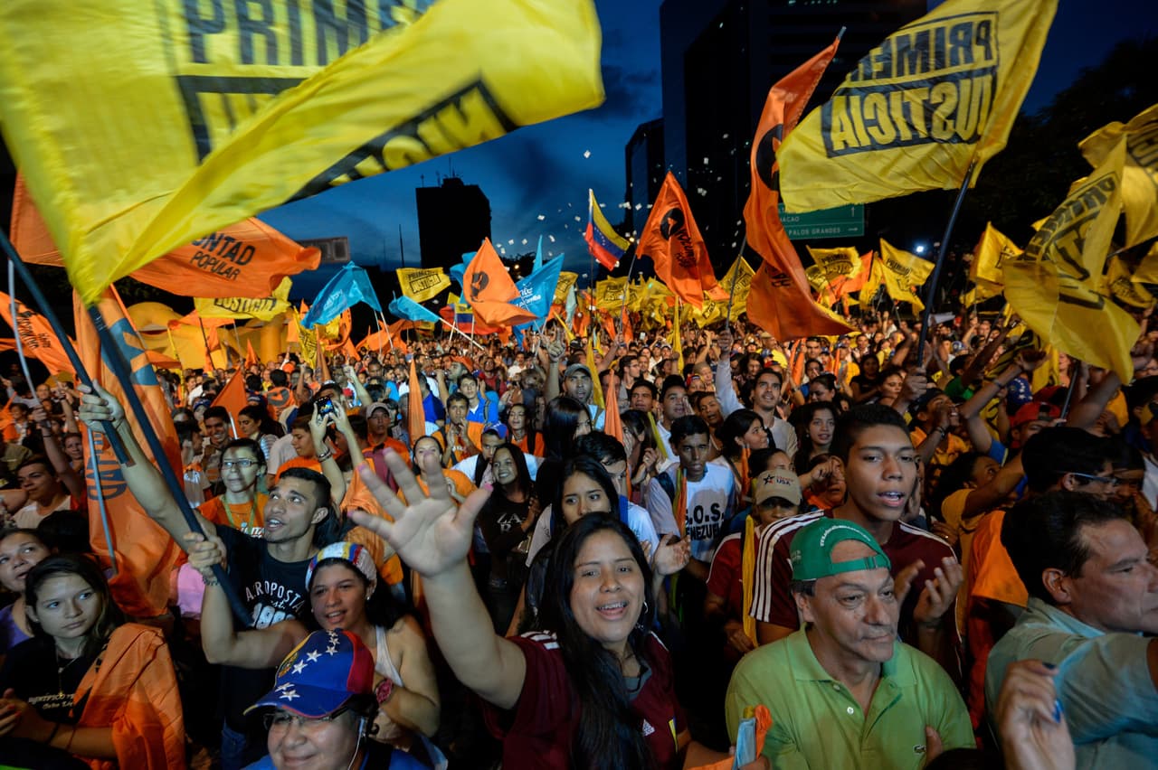 Una veintena de partidos integran la opositora Mesa de la Unidad Democrática.