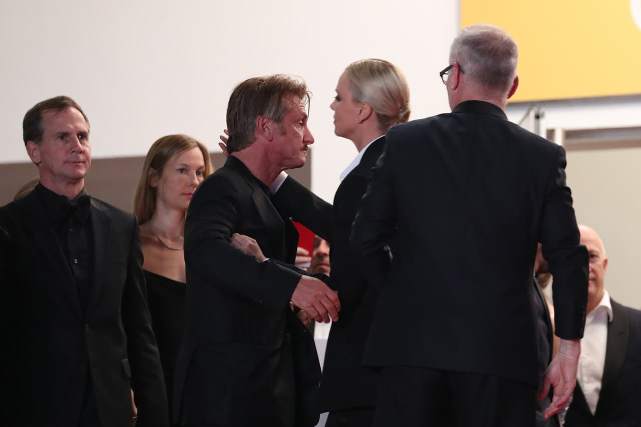 Hasta que llegó el inevitable momento de saludarse.