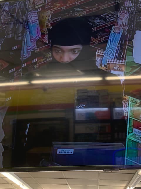 La Oficina del Alguacil del condado de Nash informó que el accidente involucró un vehículo presuntamente robado.