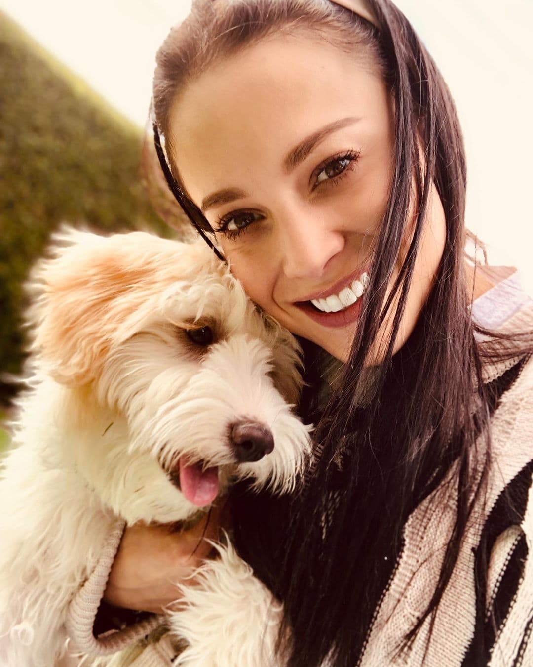 “Nos atacábamos de la risa cuando estábamos grabando, los mismos de la producción empezaron a notar que había algo entre nosotros. Las cosas se dieron y es muy chistoso, porque en la vida real estamos juntos y en la ficción no me pela”, detalló Ligia en entrevista con TVyNovelas.