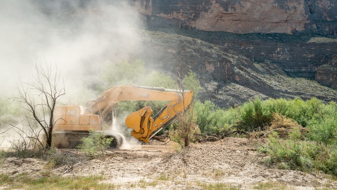 La construcción de un proyecto fronterizo dentro del Parque Nacional Big Bend quedó temporalmente suspendida.