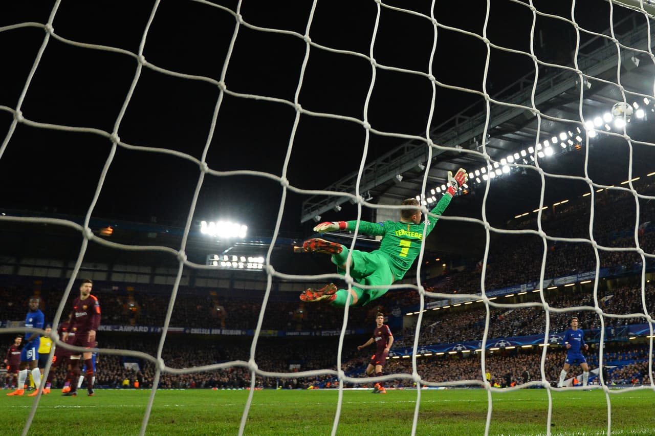 Ambos tiros estuvieron lejos del arquero ter Stegen, que vio como golpearon en los palos.