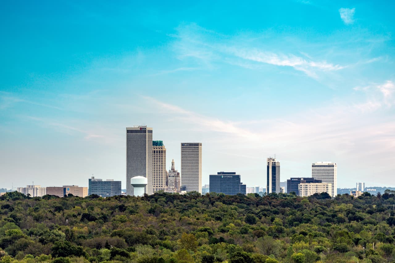 <h3 class="cms-H3-H3">Tulsa, Oklahoma</h3>
<br>
<br>El mercado inmobiliario en Tulsa, Oklahoma, es muy competitivo, según el sitio redfin.com, que sostiene que los vendedores de casas en la ciudad reciben hasta tres ofertas en promedio y tienen una media de 10 días en el mercado hasta que se consolida la venta.