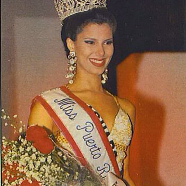 Dentro de sus momentos de gloria también está el día que ganó el concurso Miss Puerto Rico Petite en 19993.