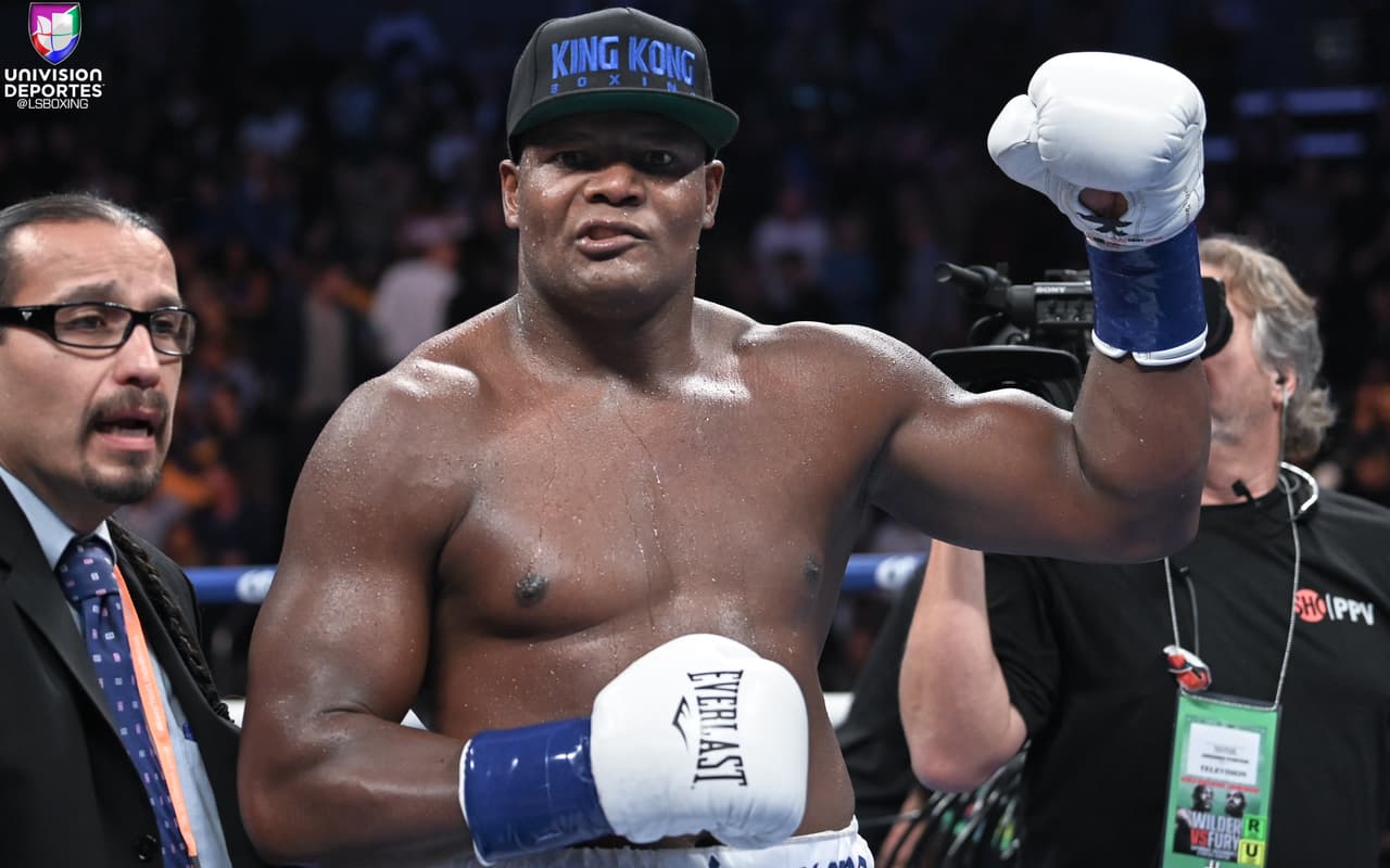 Luis 'King Kong' Ortiz dominó de principio a fin a Travis Kauffman, quien terminó noqueado en el décimo round. El cubano mencionó tras su victoria que quiere la revancha con Wilder.