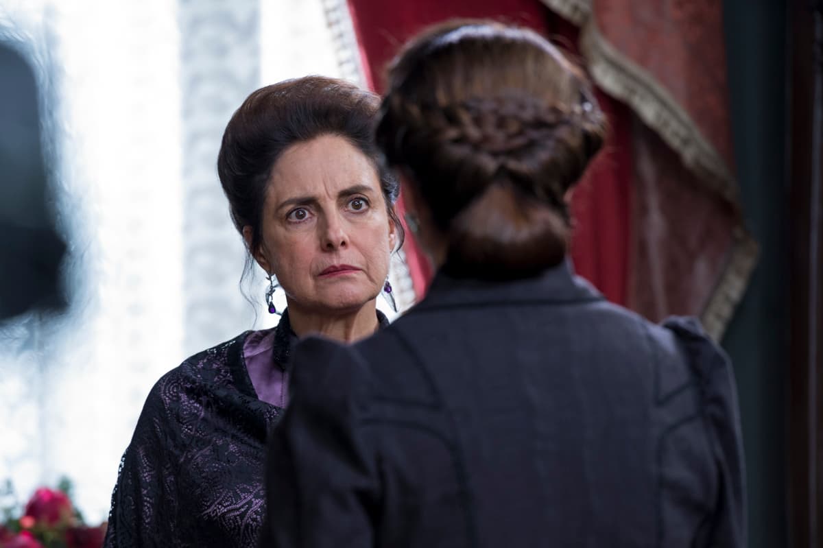 Doña Teresa es de cuidado, así que cuidado si en otra vida la tuvieras como tu madre.