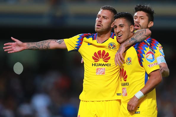 MEXICO CITY, MEXICO - MAY 02: Jeremy Menez of America celebrates with teammates after scoring the second goal of his team during the quarter finals first leg match between Pumas UNAM and America as part of the Torneo Clausura 2018 Liga MX at Olimpico Universitario Stadium on May 2, 2018 in Mexico City, Mexico. (Photo by Hector Vivas/Getty Images)