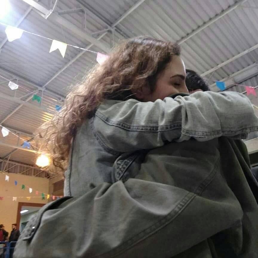 En una primera versión de los hechos, se dijo que Rafael Miguel había acudido al domicilio de su novia para pedir el aval de la familia y que aceptara el noviazgo. Sin embargo, el abogado de Isabela aclaró que en realidad, la chica estaba regresando a su casa, acompañada por Rafael Miguel y los padres de éste.