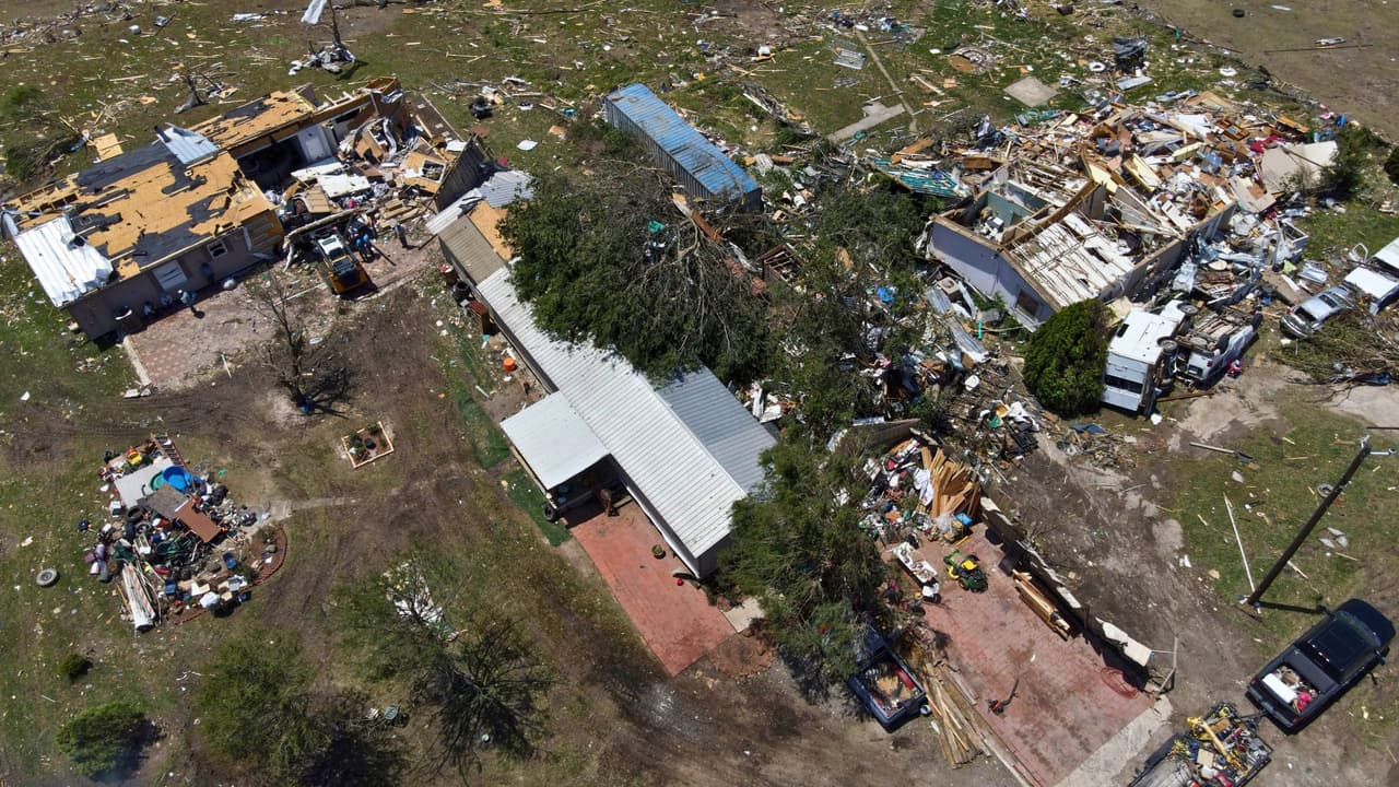 En Valley View, una zona donde vive una buena parte de comunidad hispana, varias casas quedaron destruidas tras el paso de los tornados.