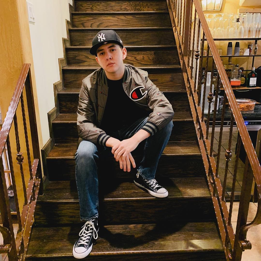 A través de Twitter, el hijo menor de Jenni Rivera explicó que la gente trata a las personas basándose en estereotipos.
<br>