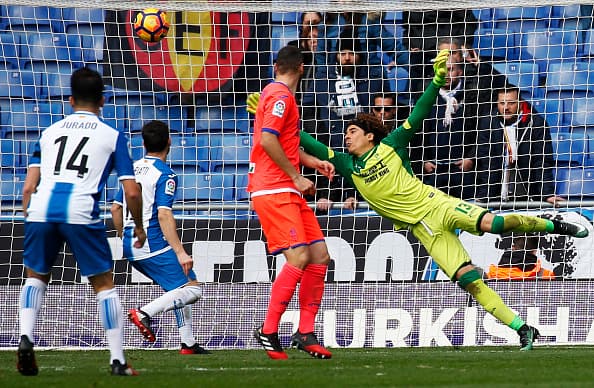 Guillermo Ochoa acepta que siguen cometiendo errores que les cuestan goles