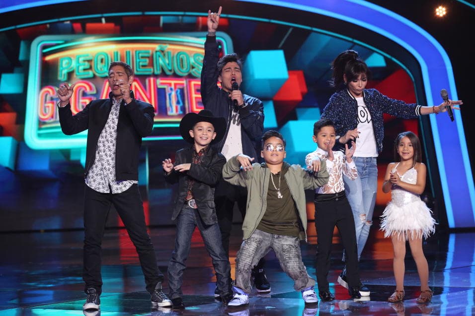 Sin embargo sorprendió cuando apareció como capitán del equipo de ‘Los Peque Flow’, conformado por niños que en las audiciones habían sido rechazados, en el show Pequeños Gigantes.