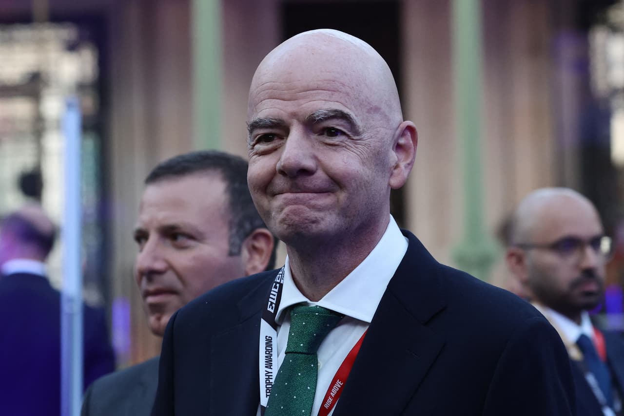 Infantino ha defendido la idea como una forma de atraer más capital al fútbol y distribuir beneficios entre las 211 asociaciones miembro de la FIFA. Según Kushner, el objetivo era impulsar el talento local, el fútbol de base y la experiencia de los aficionados, especialmente en países menos desarrollados. Sin embargo, la estructura propuesta generó cuestionamientos sobre su valoración propuesta.