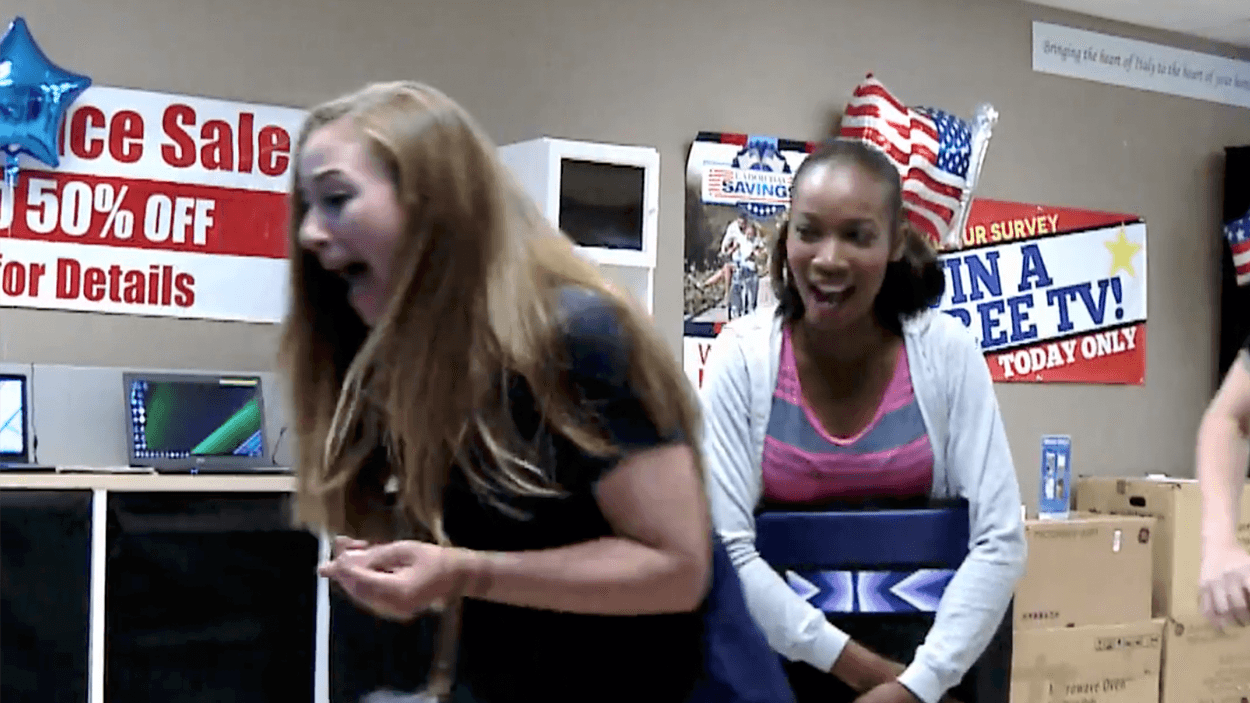 Customers Get A Huge Scare With Prank