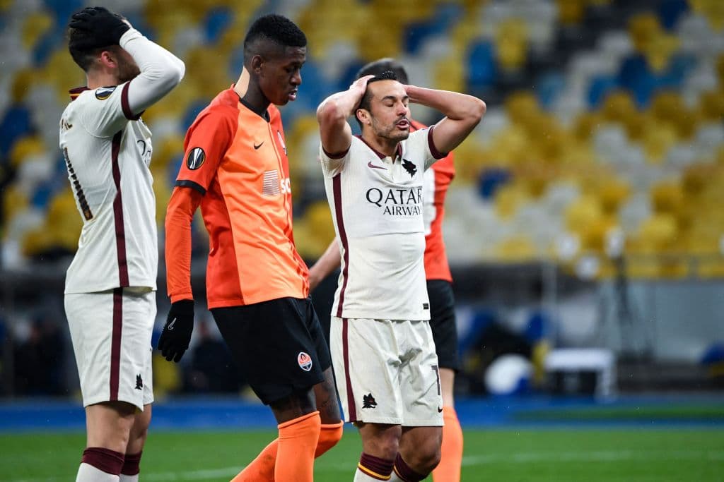 Con total autoridad, Roma visitó y despachó 1-2 Al Shakhtar para dejar el global 5-1 y avanzar a Cuartos.