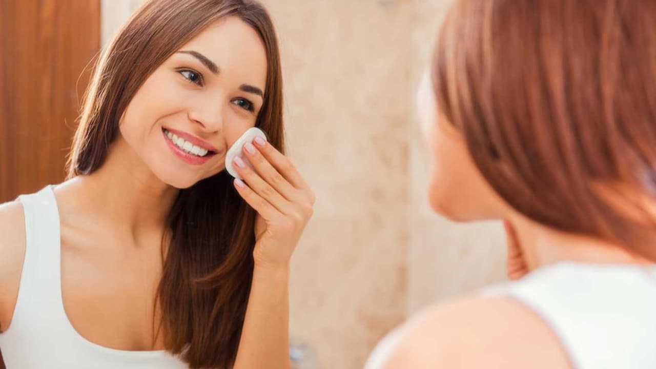 Ya sea porque no te guste o porque simplemente no quieres perder tanto tiempo en aplicarlo, el maquillaje no tiene porqué ser un obstáculo para lucir bella al natural.