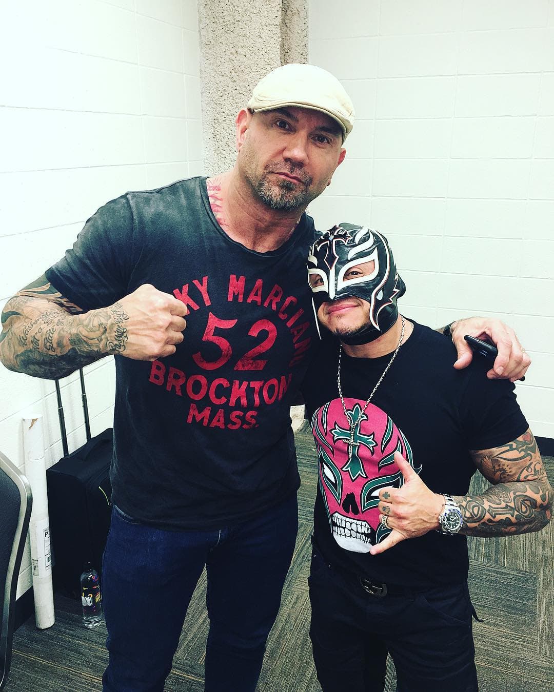 Junto con el actor de Guardianes de la Galaxia, Dave Bautista, Mysterio estará en el programa especial de WWE este mes.