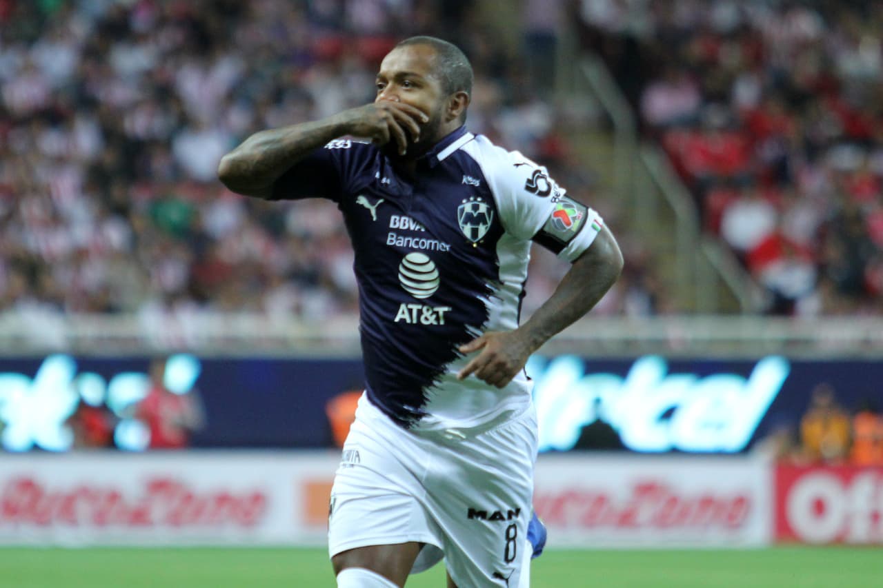 Apenas a los dos minutos el colombiano Dorlan Pabón marcó el primero de la noche, un golazo de larga distancia imposible para Raúl Gudiño.