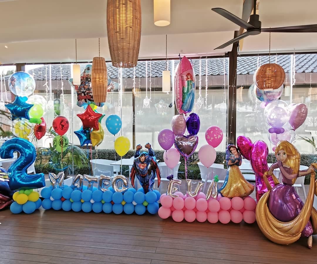 Hubo doble temática en el festejo que se llevó a cabo en Madrid, España: princesas para Eva y superhéroes para Mateo.
<br>