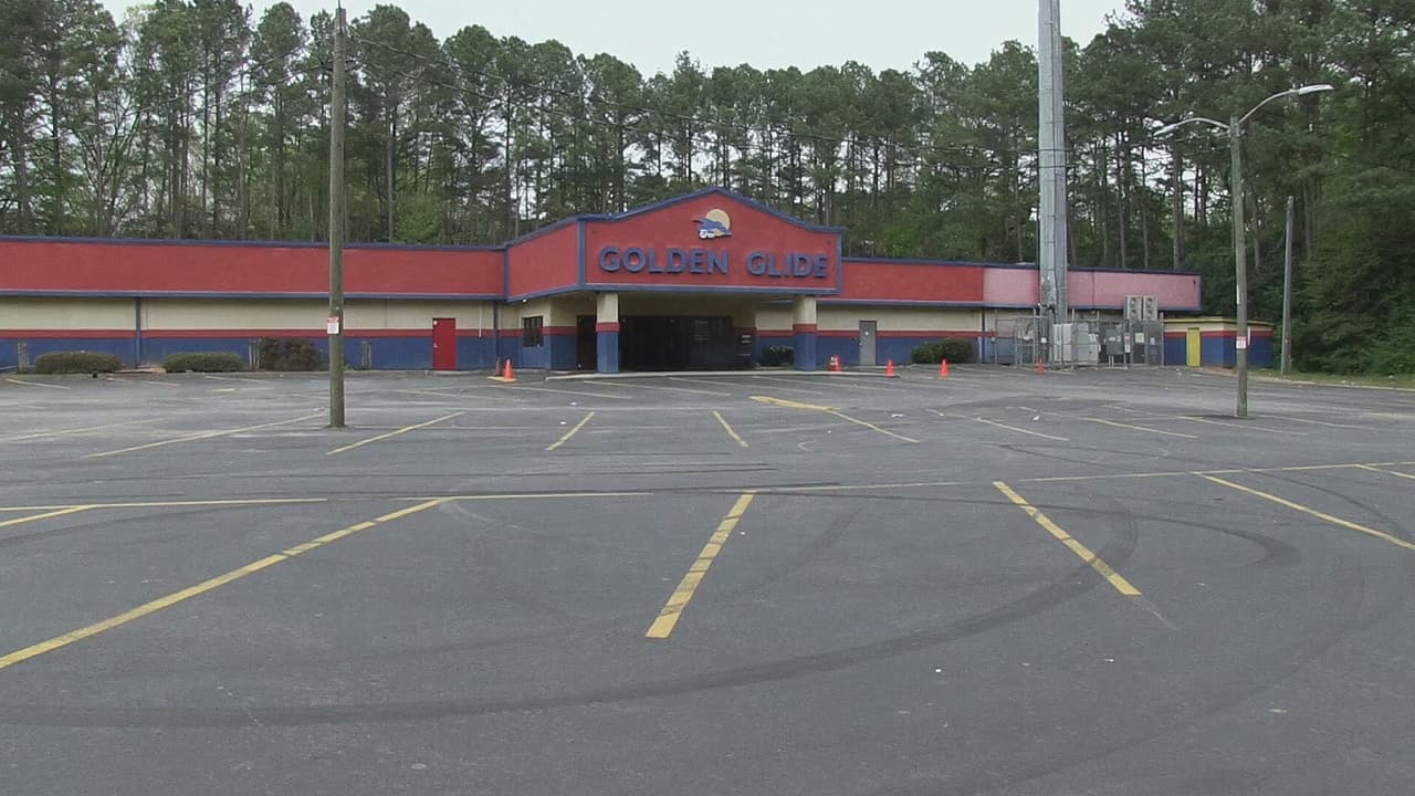 Adolescente de 13 años es acusado de dispararle a un niño de 11 años en una pista de patinaje en DeKalb