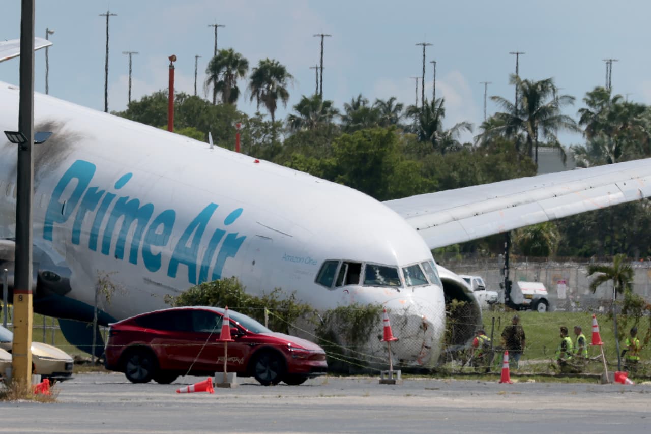 Avión de Amazon frenó y luego aceleró antes de salirse de la pista: esto revela la caja negra