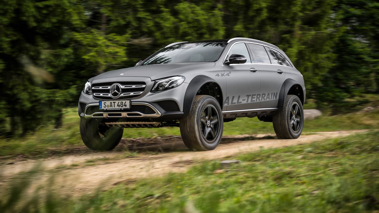 Recordemos al Clase-G y al legendario Unimog. Ambos vehículos con capacidad extrema para recorrer los caminos más inhóspitos.
<br>