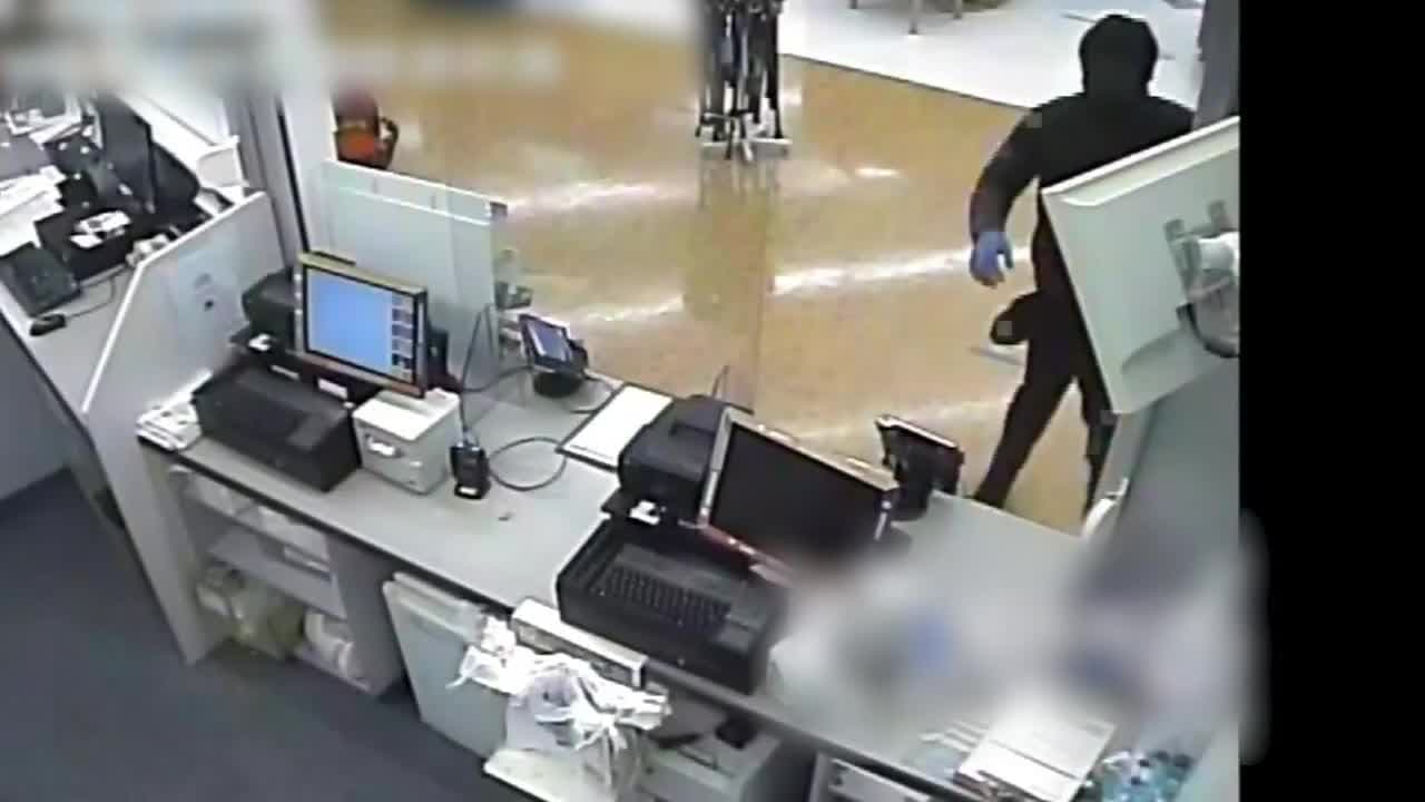 La agencia asegura que a los criminales se les debe considerar "armados y peligrosos".