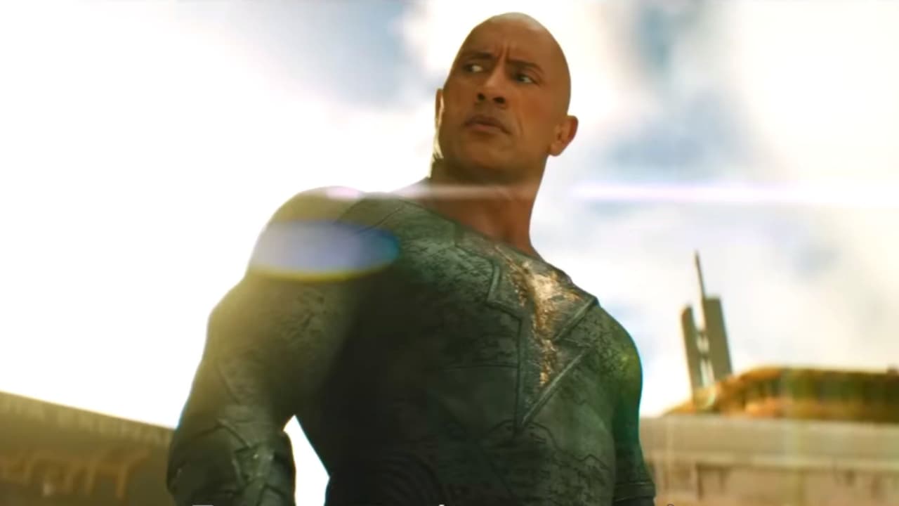 Dwayne Johnson como Black Adam.