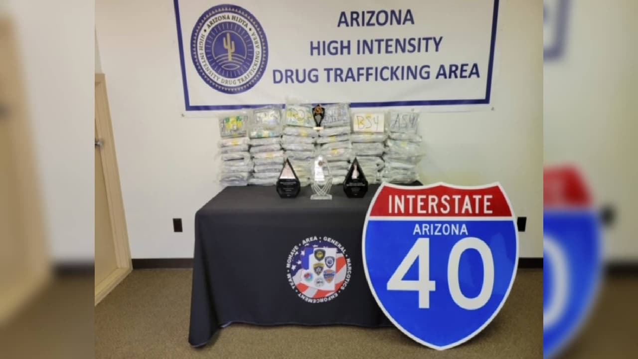 Perro descubre cargamento de más de 100 libras de cocaína cerca de la frontera con California