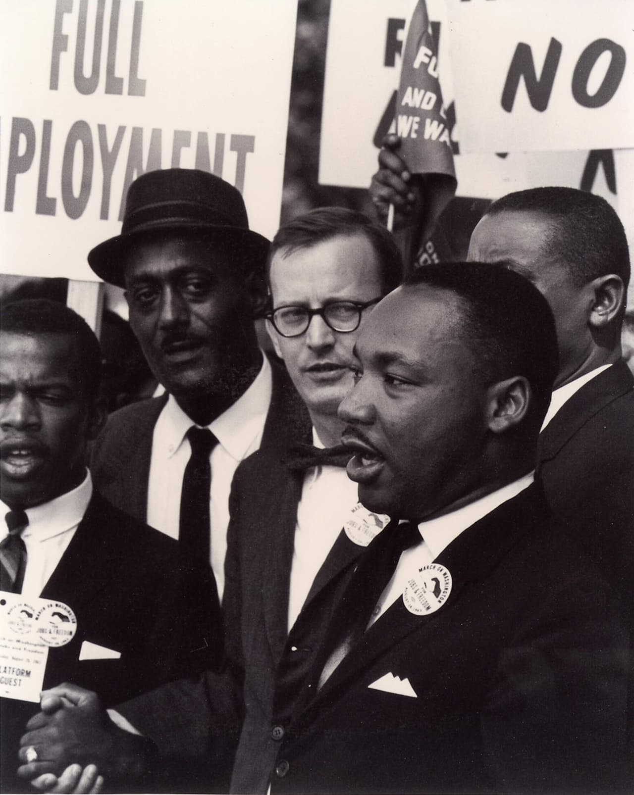 Lewis asegura que King Jr., "nos enseñó a a reconocer la dignidad y el valor de cada ser humano. Él era como un compás moral para nuestra nación".