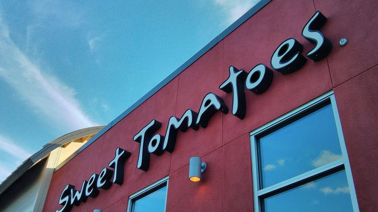 La cadena de restaurantes
<b><a href="https://www.univision.com/local/fresno-kftv/cadena-de-restaurante-tipo-buffet-cierra-todas-sus-locaciones-debido-al-coronavirus">Sweet Potato Salad</a></b> dijo haberse declarado en bancarrota bajo el Capítulo 11 en mayo de este año. Sus dueños explicaron que las restricciones del coronavirus les dificulta su modalidad de cominda venta buffet.