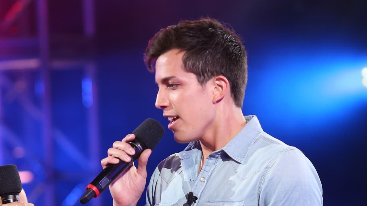 El boliviano pasó donde los jueces para cantar y compartir la historia de su fundación que ayuda a artistas de su país a recibir becas para estudiar música. Luis cantó "Que Lloro" de Sin Bandera y las chicas se volvieron locas.