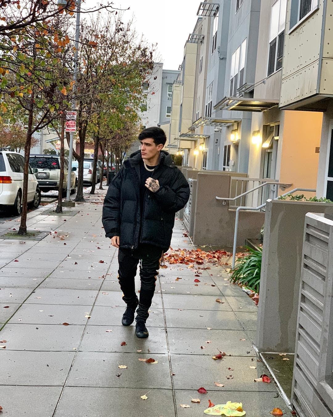 En sus redes sociales no ha hecho mención del pequeño, ni se ha manifestdo sobre Karybel Lara.