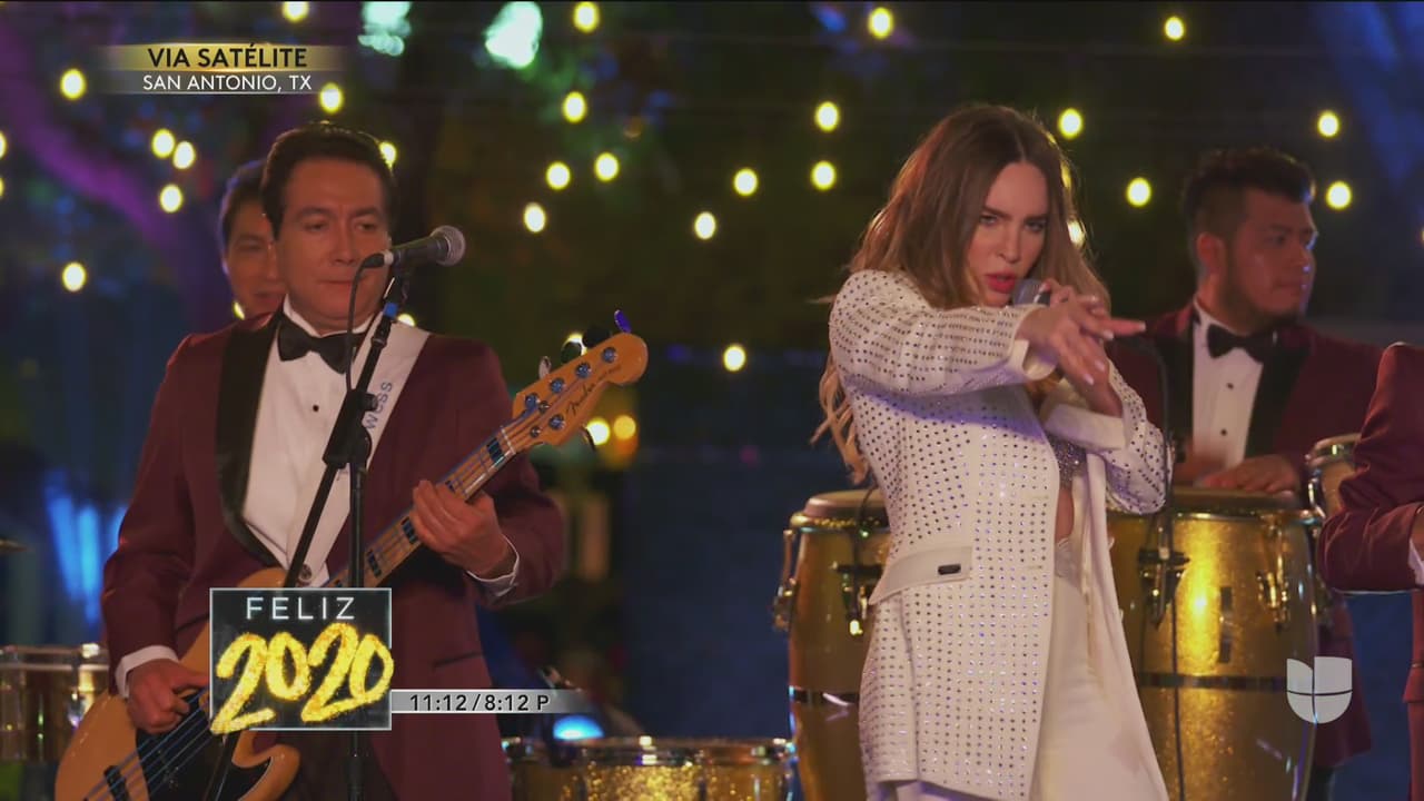 El ánimo no decayó nunca, sobre todo cuando Belinda hizo mancuerna con Los Ángeles Azules para cantar 'El listón de tu pelo' desde el escenario de San Antonio, Texas.