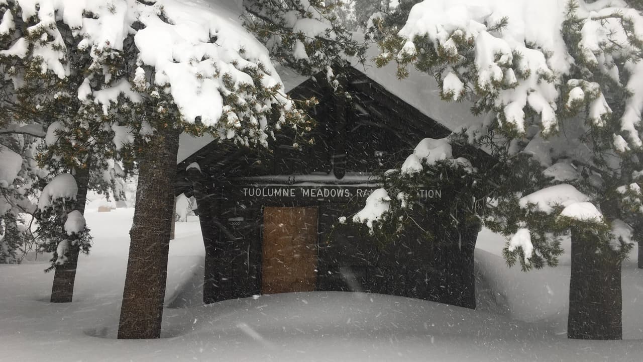El Parque Nacional Yosemite registra nuevo récord de 'nieve nueva' en más de 40 años