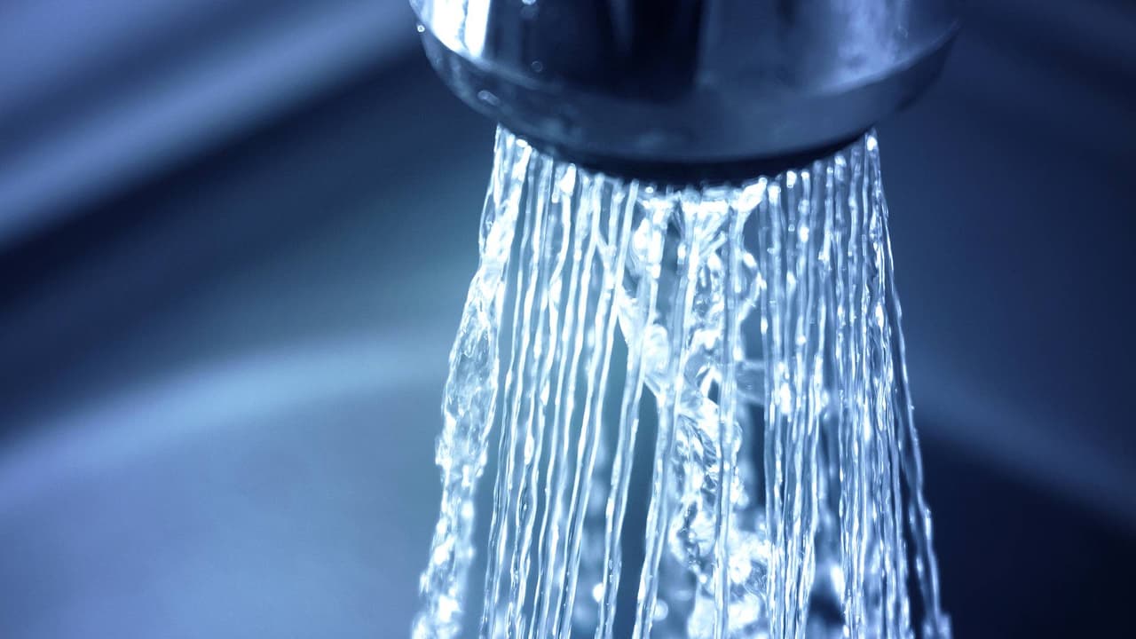 Detectan E. coli en el sistema de agua de Junction tras contaminación por inundación