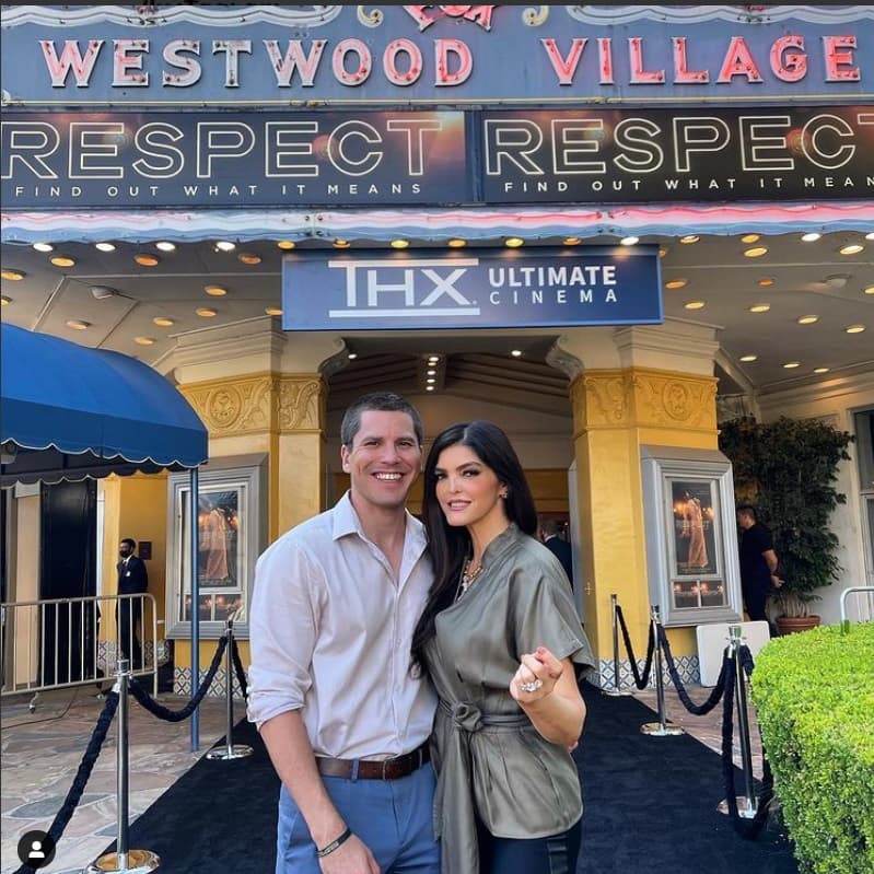 El novio y prometido de la cantante, Ángel Múñoz, también lo felicitó en redes sociales al dedicarle las siguientes palabras junto con un par de fotografías.