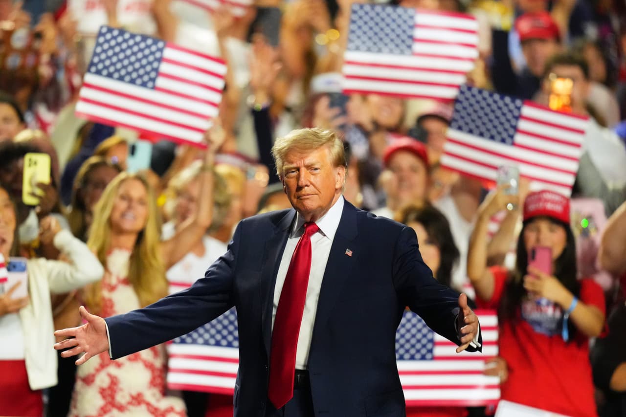 Donald Trump se cubre de popularidad, pide el voto y ofrece dólares en el cierre de la Convención Republicana