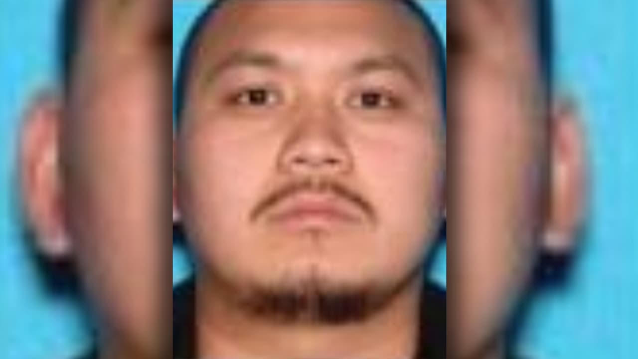 <b>Nombre: </b>Michael Xiong
<br>
<b>Fecha de Nacimiento: </b>08/12/92
<br>
<b>Delito por que se busca: </b>Asalto con arma de fuego