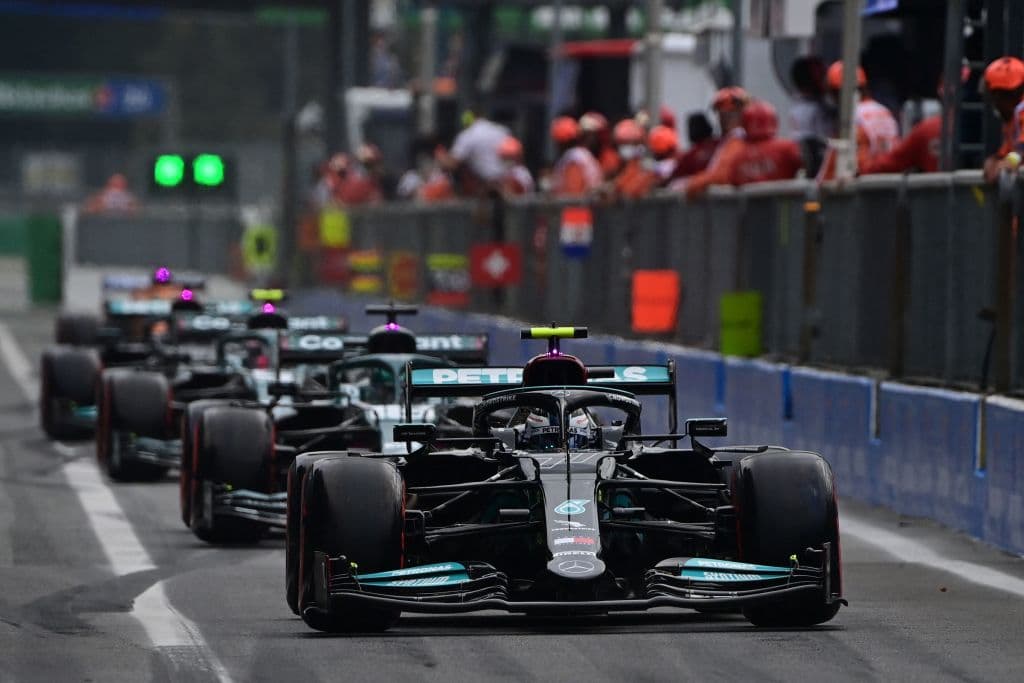 El mexicano Sergio Pérez saldrá desde la novena posición al Sprint del Gran Premio de Italia. El fiinlandés Valtteri Bottas de Mercedes saldrá primero este sábado en la clasificación al esprint al ser el más rápido en la tercera ronda (Q3) de clasificación con un tiempo de un minuto, 19 segundos y 555 milésimas.