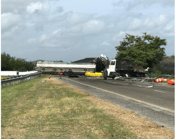 Camión volcado provoca cierre del expreso 52 en el sur