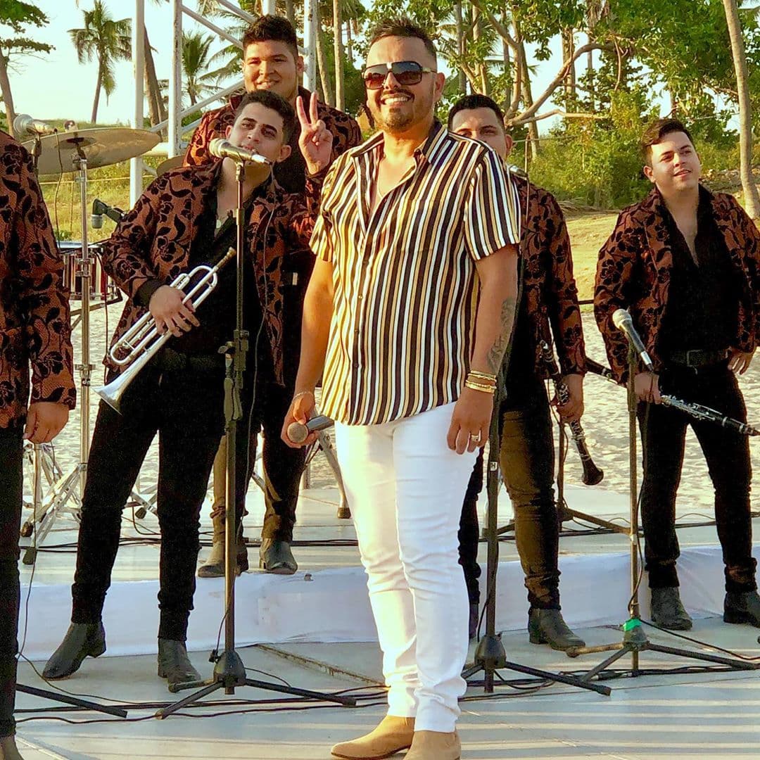 El gremio del espectáculo se ha visto muy afectado por las medidas tomadas para evitar la propagación del coronavirus y
<b>Carlos Sarabia</b> externó lo mucho que esto le preocupa en su carrera.