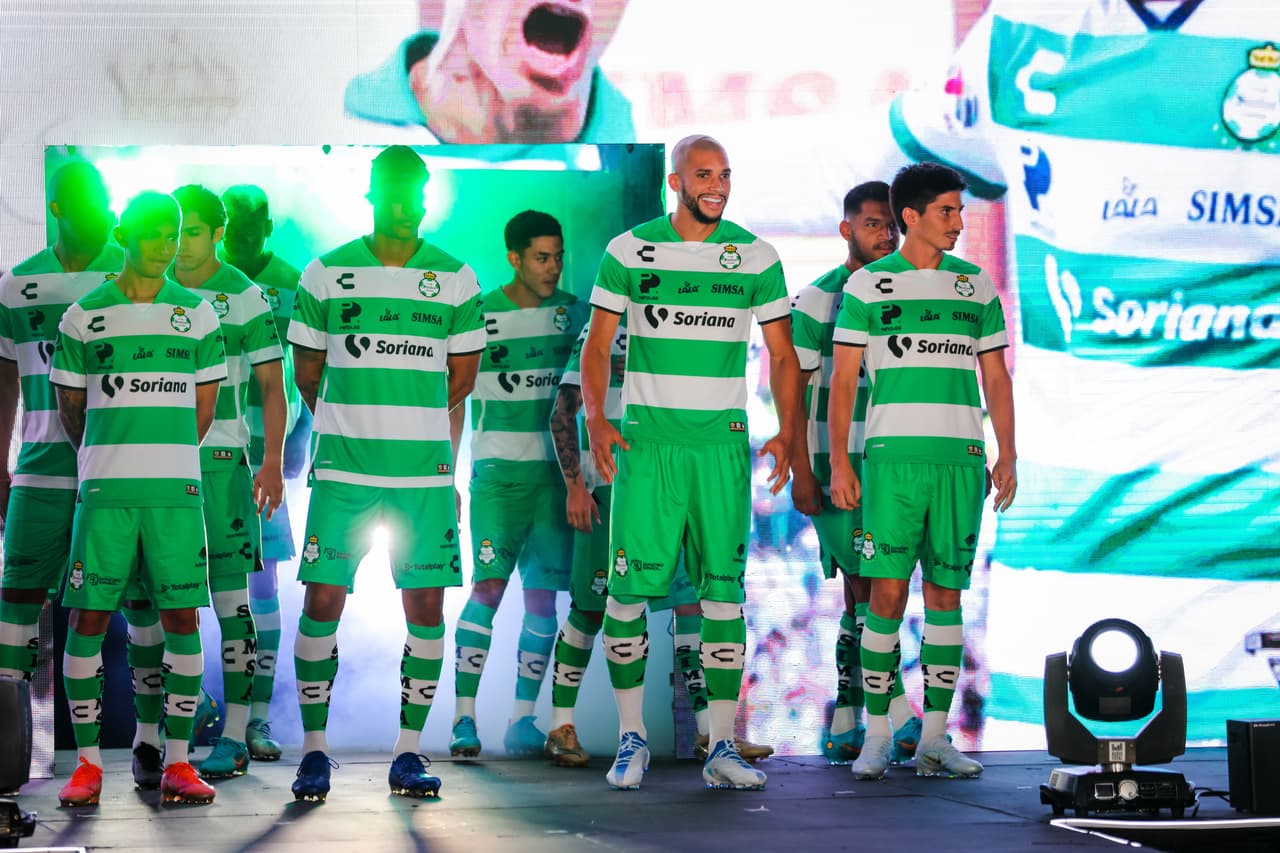 Uniforme de local de Santos para el Apertura 2022 y Clausura 2023.