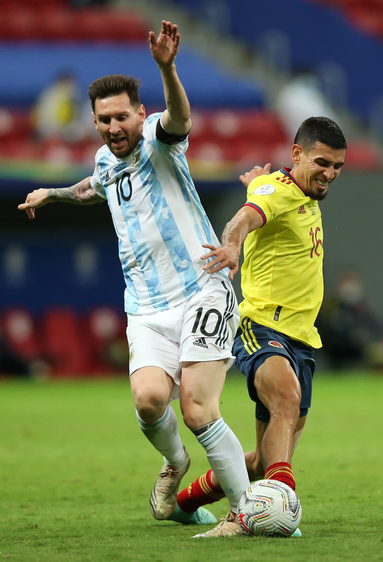 A Messi lo golpearon bastante...