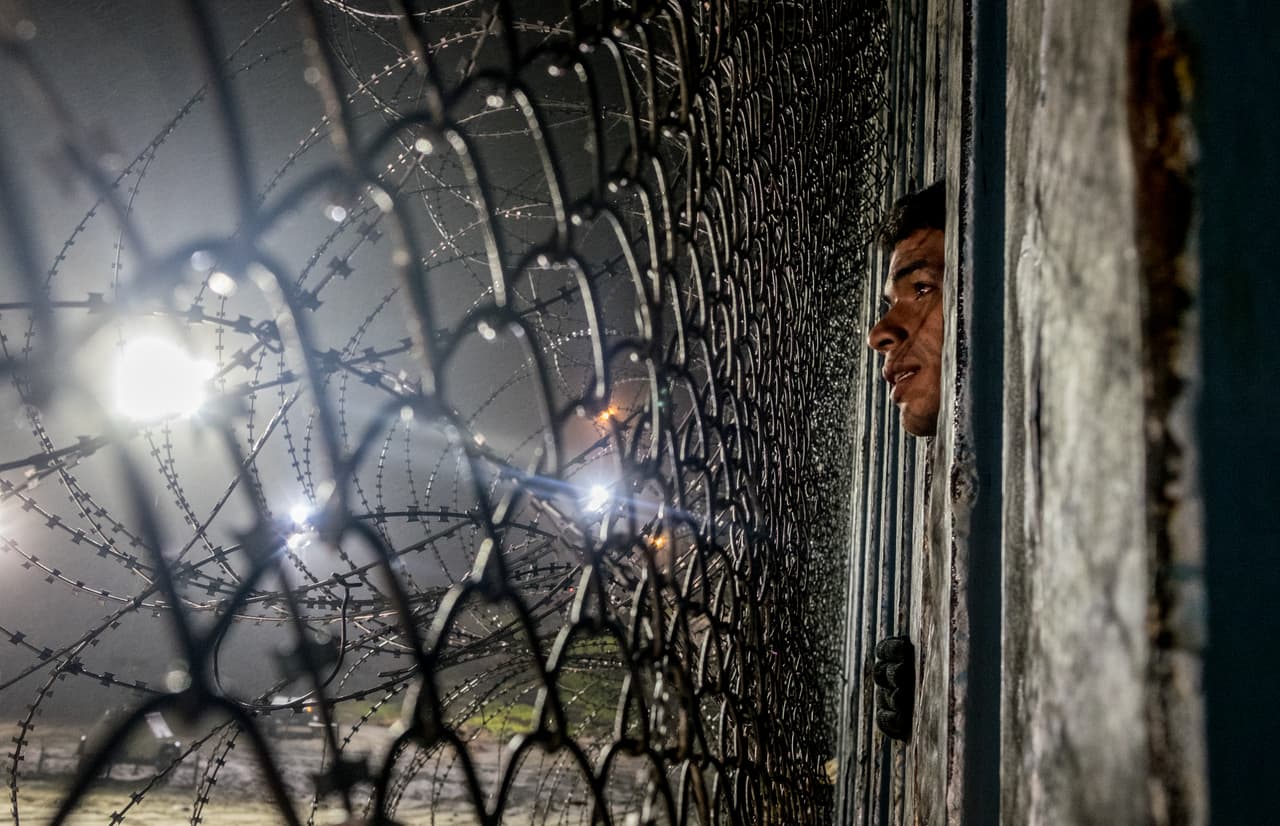 <a href="https://www.univision.com/noticias/frontera-eeuu-mexico/la-caravana-migrante-frente-al-muro-de-trump"><b>Volver al especial: La Caravana Migrante frente al muro de Trump</b></a>
<br>
<br>Ir al capítulo siguiente:
<b><a href="https://www.univision.com/noticias/frontera-eeuu-mexico/2-refugio-la-caravana-migrante-frente-al-muro-de-trump-fotos?123">REFUGIO</a></b>