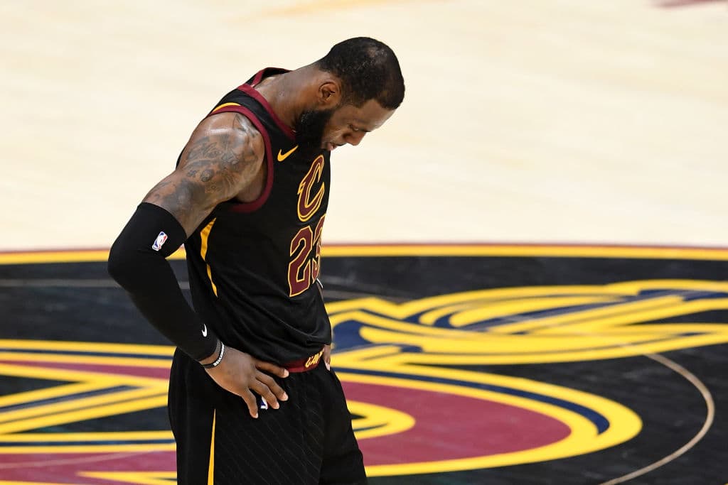 Sin embargo, el resultado en las Finales fue terrible: James sufrió su segunda barrida en una serie por el título de la NBA. En descargo suyo, ya había sido una proeza que estos Cavs llegaran aquí.