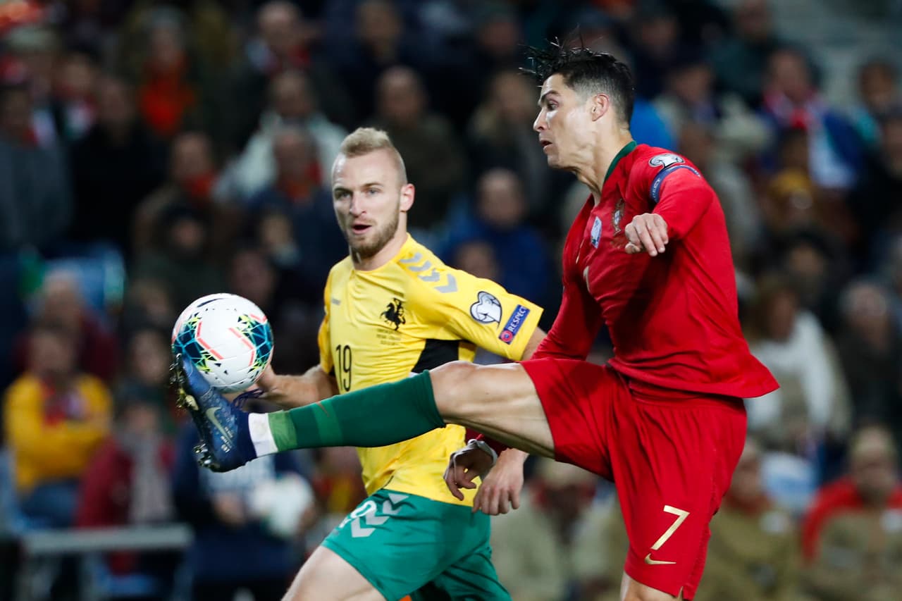 Cristiano Ronaldo es uno de los jugadores que más hat-tricks ha anotado en torneos de Copa Mundial (AP Photo/Armando Franca)